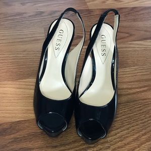 GUESS Pump